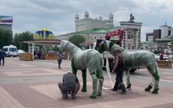 В центр Улан-Удэ вернулись зелёные кони
