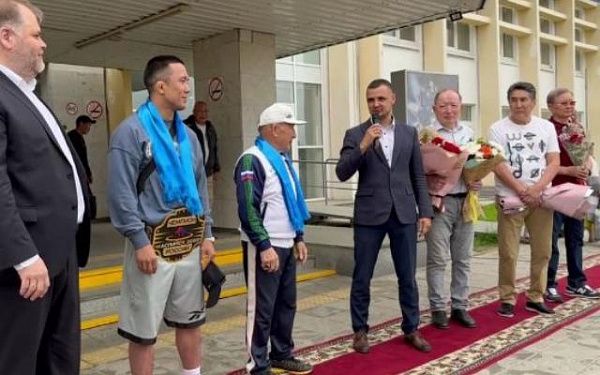 Новоиспеченный чемпион России по вольной борьбе вернулся домой в Бурятию