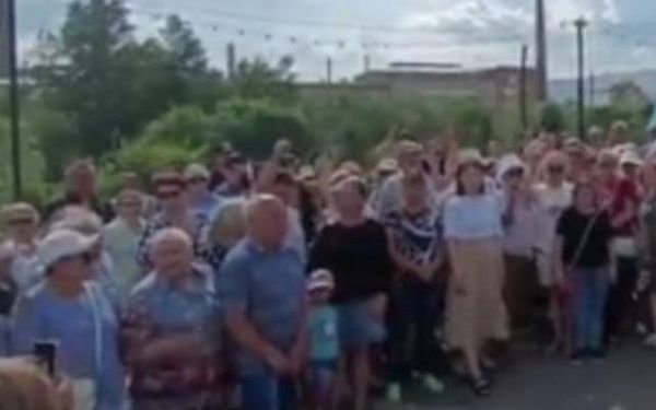 В Улан-Удэ жители Стеклозавода вышли на митинг против стройки "суперколонии" 