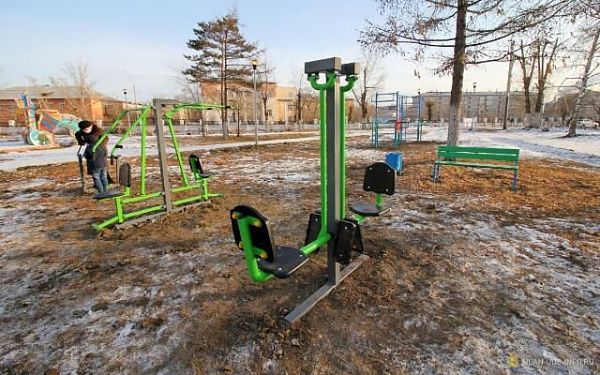 В Улан-Удэ в сквере «Радуга» установили 14 спортивных тренажеров и игровых комплексов