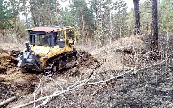 Лесники тушат два пожара на севере Бурятии
