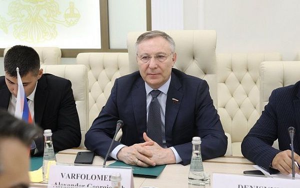 Сенатор РФ Александр Варфоломеев поздравил депутатов и Председателя Народного Хурала Бурятии с Днём Российского парламентаризма