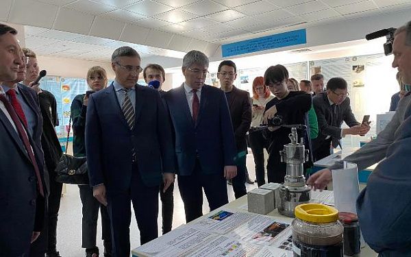 Министр науки и высшего образования РФ встретился с молодыми учеными Бурятии