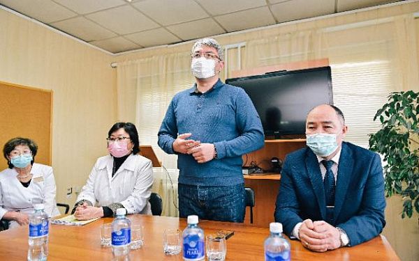 Глава Бурятии ответил на вопросы врачей Курумканской ЦРБ