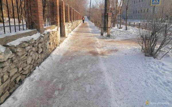 18,8 тысяч тонн песка высыпано на улицы города за два месяца