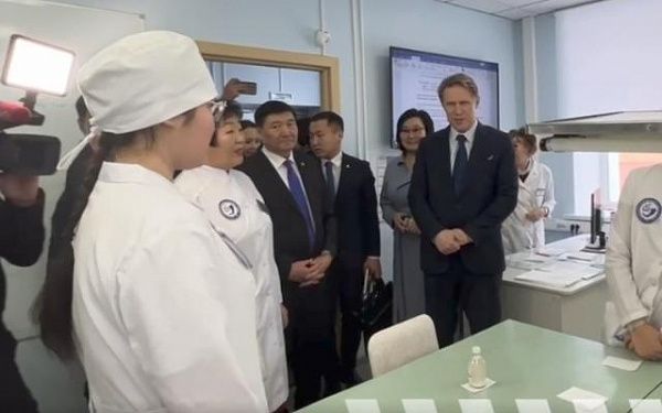 Министры здравоохранения России и Монголии посетили медколледж в Бурятии  