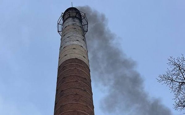 В Улан-Удэ объяснили, почему из трубы котельной валит чёрный дым