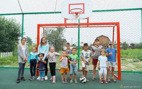 Новая спортивная площадка радует детей на Левом берегу