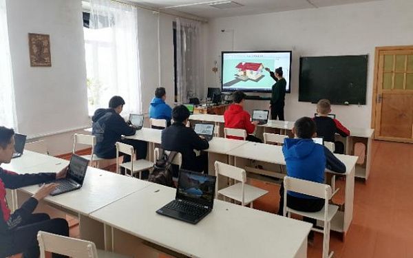 Сельская школа получила новую технику по нацпроекту