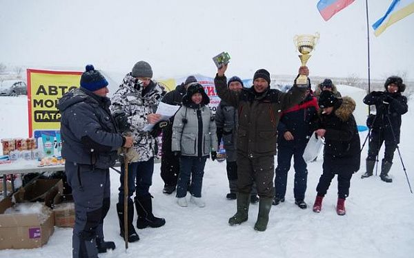 В Бурятии состоялся турнир по ловле рыбы на льду среди силовиков