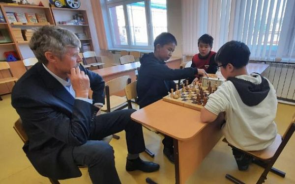 В Бурятии депутат провёл турнир для юных шахматистов