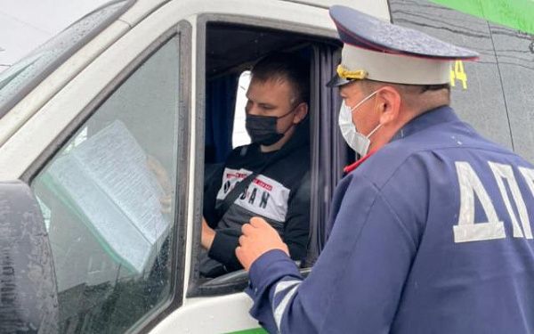 В Улан-Удэ за нарушение масочного режима составили протоколы на водителя и пассажиров маршрута №40