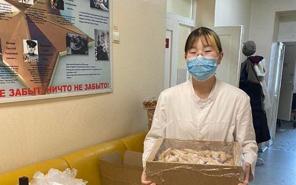 Пациенты госпиталя в Бурятии впервые попробовали буузы