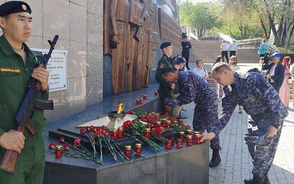 В Улан-Удэ зажгли свечи памяти на Мемориале