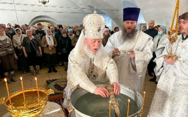 Глава Бурятии изменил своим традициям окунаться в купель