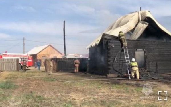 В пригороде Улан-Удэ в результате пожара сильно пострадал мужчина