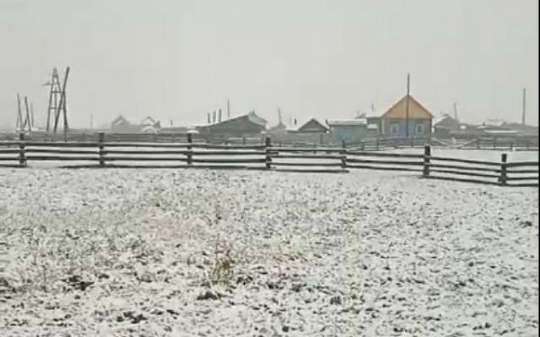 Сильный снегопад вызывал перебои электричества в еще одном районе Бурятии