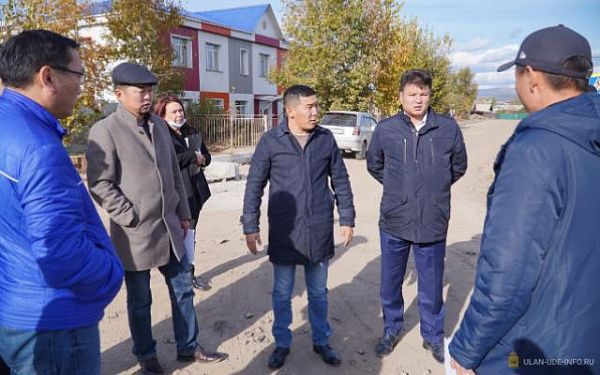 Депутаты проверили подъездную дорогу к новой школе на Автотранспортной