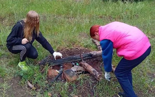 В Бурятии дети-сироты вместе с лесниками очистили от мусора экотропу
