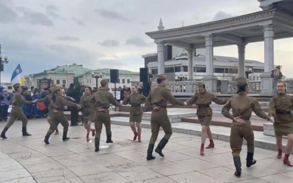 В Улан-Удэ на театральной площади прошёл концерт "Крымская весна" 