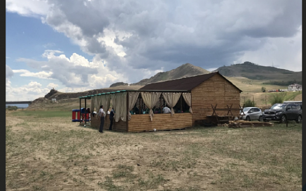 В пригороде Улан-Удэ снесли кафе, построенное на сельхозземлях 