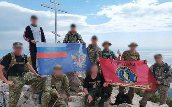 В Бурятии бойцы спецназа «Байкал» покорили вершину полуострова Святой Нос