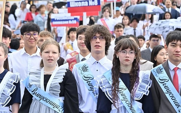 Выпускникам 2026 года вручили медали «За особые успехи в учении»