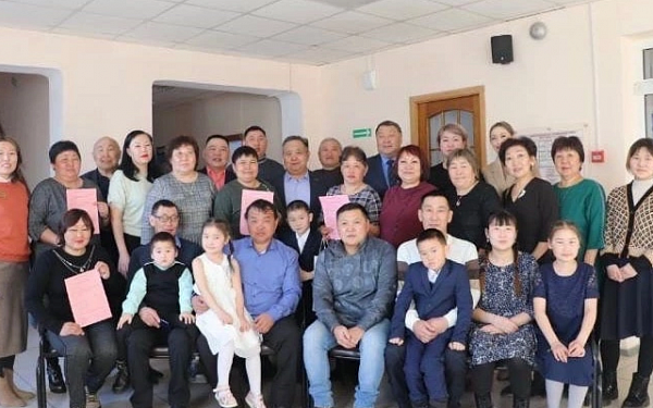 В районе Бурятии девять многодетных семей получили жилищные сертификаты