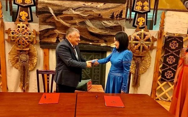 Соглашения о сотрудничестве в области культуры подписаны между Усть-Ордынским округом и Бурятией 