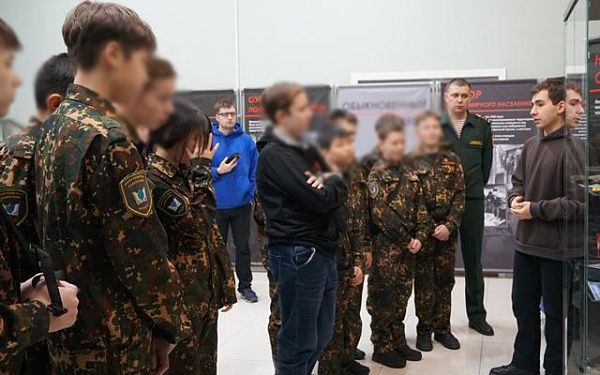 Кадеты Росгвардии посетили выставку «Обыкновенный нацизм» в Улан-Удэ