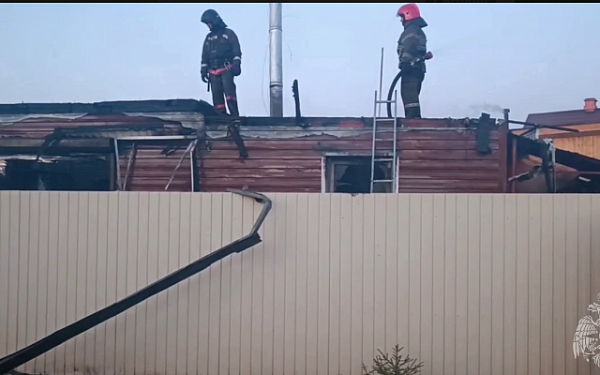 В Улан-Удэ огнеборцы ликвидировали пожар в жилом доме