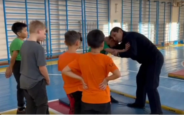 В Улан-Удэ сотрудники полиции в свободное от службы время проводят занятия с детьми