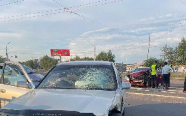 В Улан-Удэ столкнулись две иномарки, пострадали оба водителя и пассажир