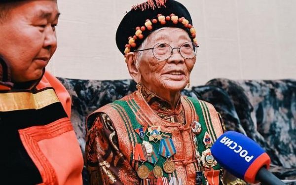 Столетняя ветеран боевых действий на Халхин-Голе посетила концерт Бурятии в Улан-Баторе