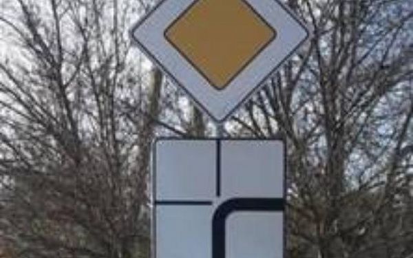 Под контролем судебных приставов Бурятии сельские власти установили дорожные знаки