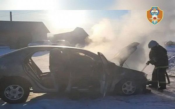 В районах Бурятии за сутки из-за короткого замыкания пострадали три автомобиля 