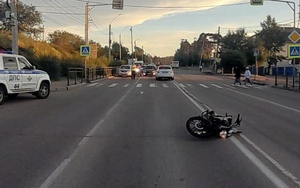 В Улан-Удэ женщина впала в кому, попав под колёса мопеда