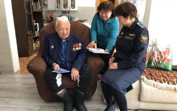 В Бурятии с наступающим Днем Победы поздравили 97-летнего ветерана Великой Отечественной войны