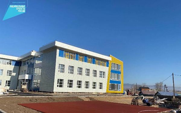 Строительство «самой большой» школы в Бурятии идет по графику