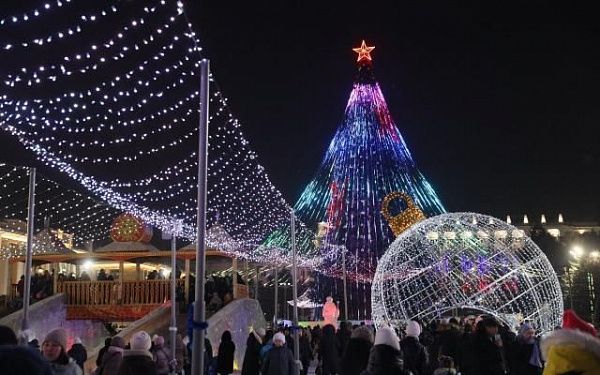 Сегодня в центре Улан-Удэ начнут разбирать ледовый городок