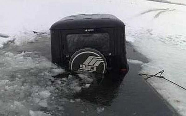 Провал автомобиля под лёд в Кабанском районе