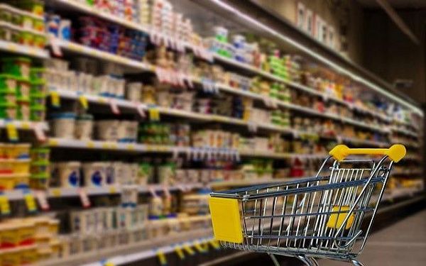 С сегодняшнего дня в школах столицы начнут выдавать продукты подросткам от 16 до 18 лет