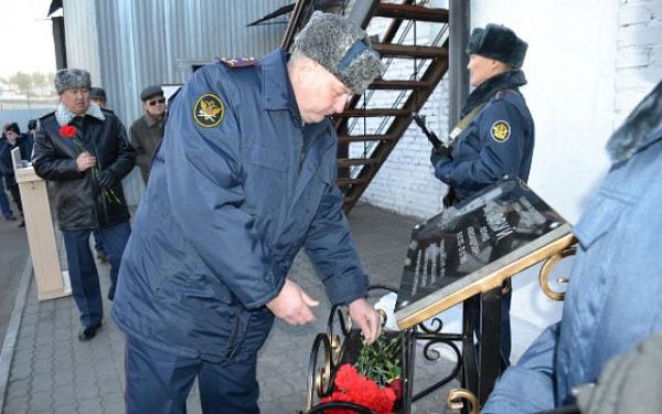 В Бурятии открыли мемориальную доску полковнику в отставке УФСИН