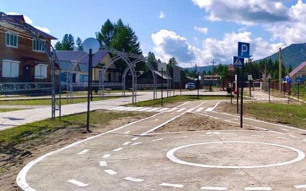 В горном селе Бурятии появился детский велодром с игровым комплексом