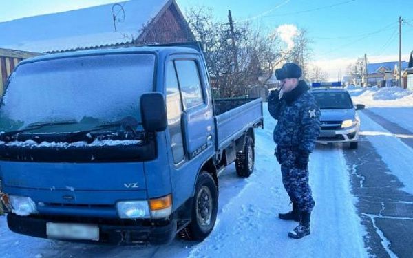 На севере Бурятии росгвардейцы задержали странного угонщика грузовика