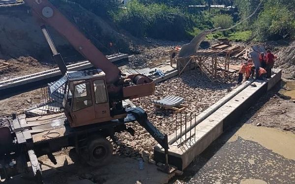 В приграничном городе Бурятии капитально обновляют мост