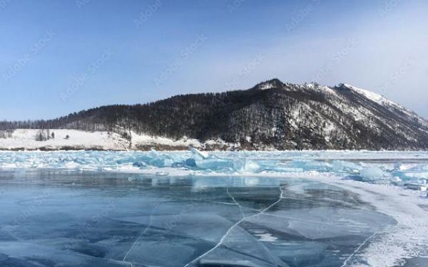 Ледовая обстановка на озере Байкал остаётся сложной