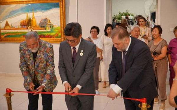 Посол Таиланда в РФ открыл выставку "В стране изумрудного Будды" в Улан-Удэ