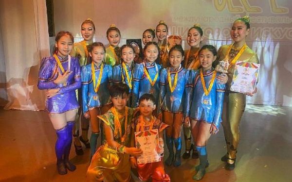 Бурятская цирковая школа покорила фестиваль «Псковский скоморох»