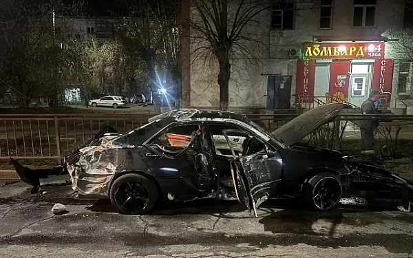 Сотрудниками ГИБДД устанавливаются обстоятельства ДТП, произошедшего накануне в Октябрьском районе